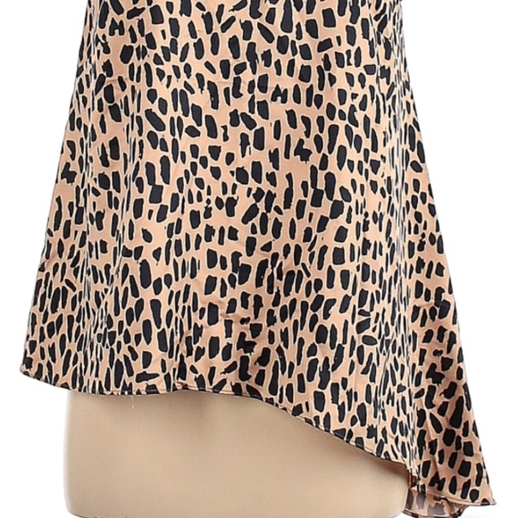 Anthropologie Asymmetrical Sleeveless Animal Print Blouse - Size Medium - Picture 7 of 7